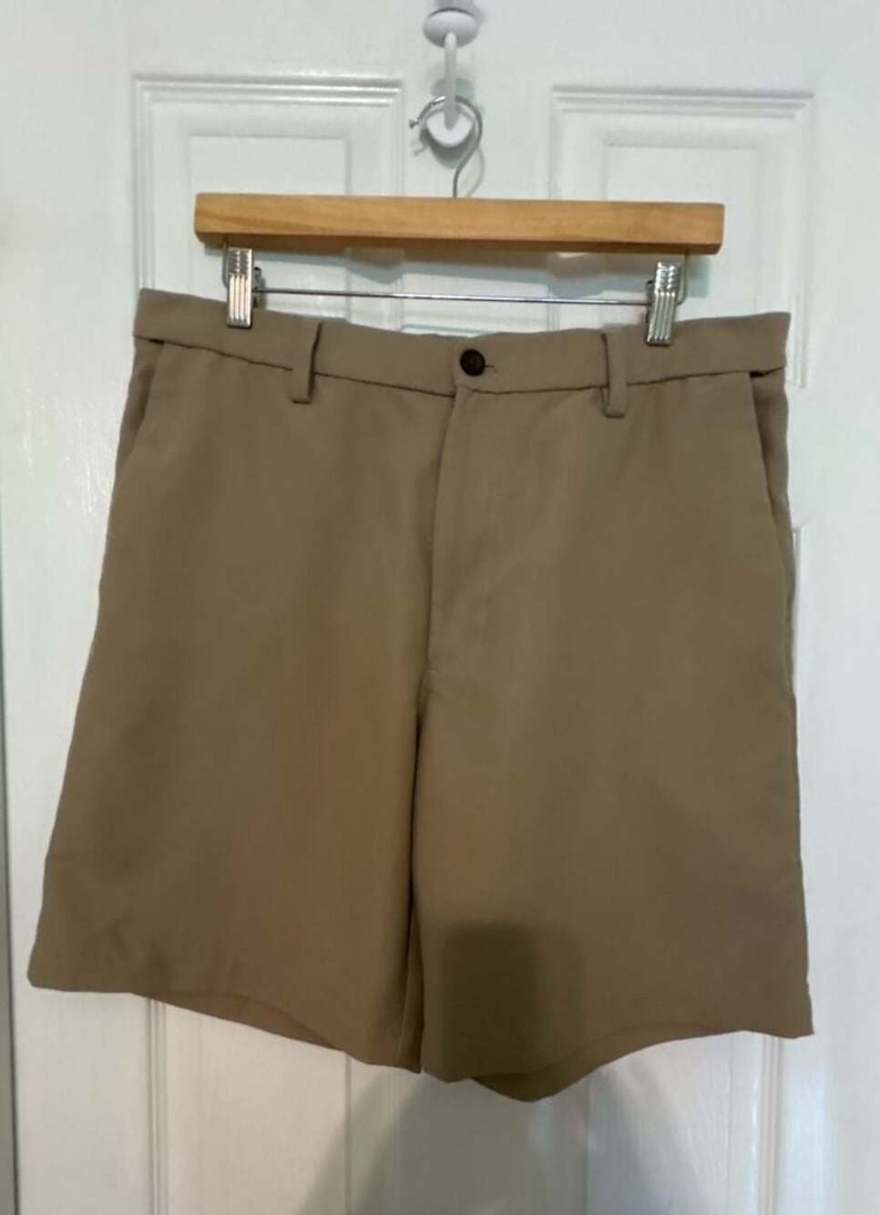 GUC Chaps Men's Khaki Flat Front Performance Chino Shorts, 34 inch waist